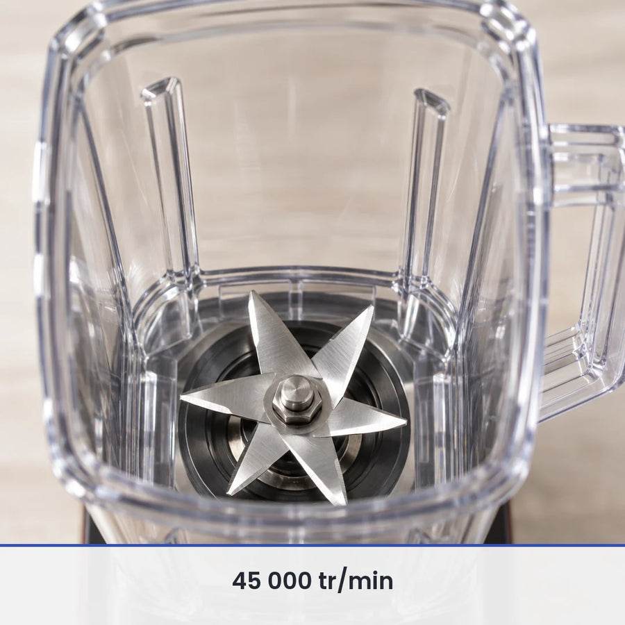 Gros plan sur les 6 lames inox renforcées au fond du bol transparent du blender professionnel BALASHOV 2000W