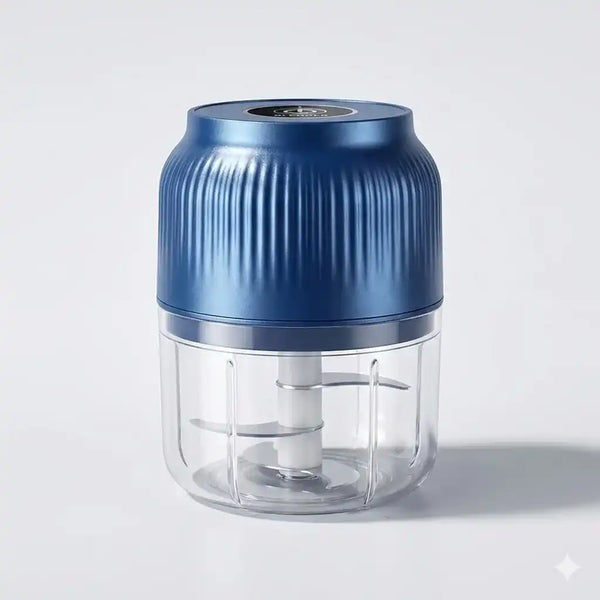 Mini hachoir électrique USB 250 ml – 3 lames inox sans fil en situation d'utilisation