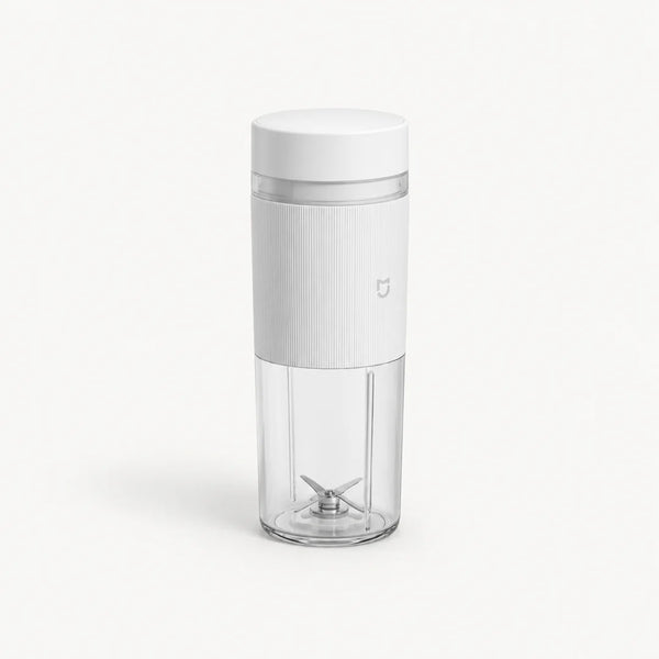 Mini hachoir électrique portable MIJIA 300 ml blanc à bol transparent, vu de trois quarts sur fond blanc cassé