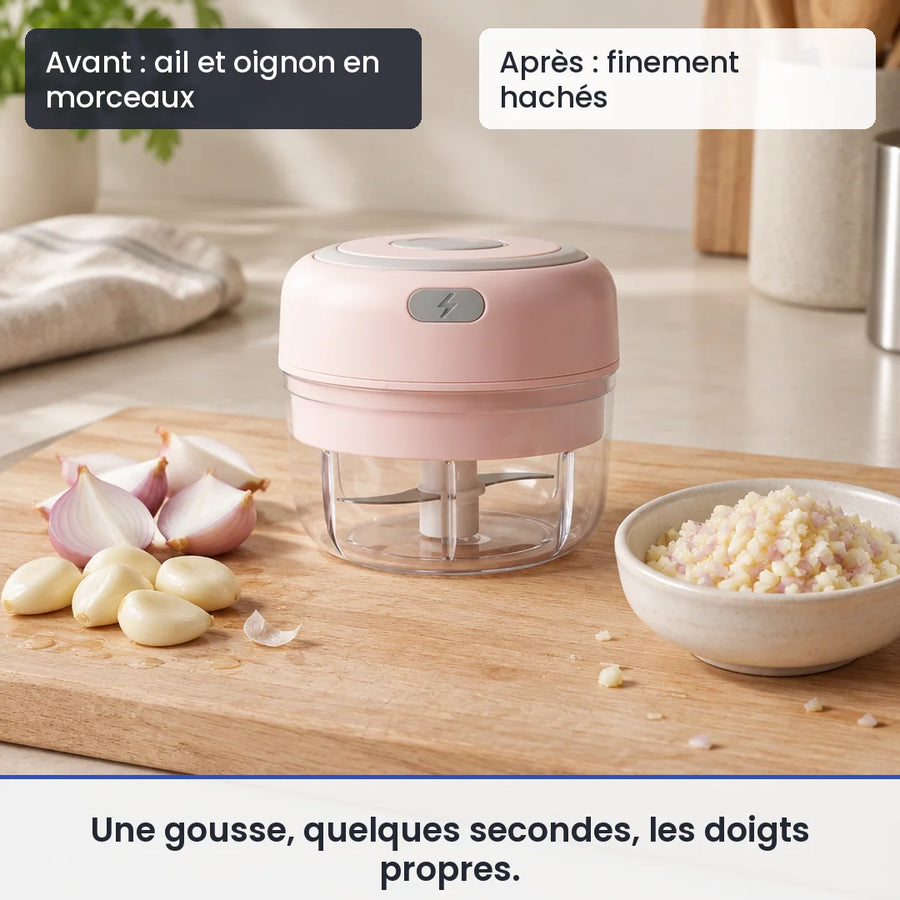 Avant/après avec le mini hachoir électrique rose 30W 100ml plastique : ail et oignon en morceaux, puis finement hachés