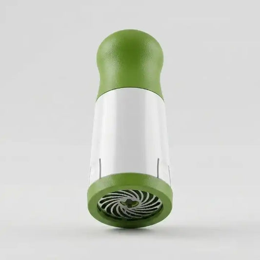 Hachoir manuel en acier inoxydable pour herbes et épices en situation d'utilisation