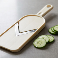 Mandoline à main lame en V, gros plan sur les détails
