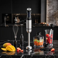 Set complet hachoir plongeant 5 en 1 sur plan de travail marbre noir avec accessoires et fruits frais