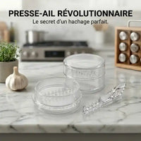 hachoir à ail par torsion sur une cuisine en marbre 