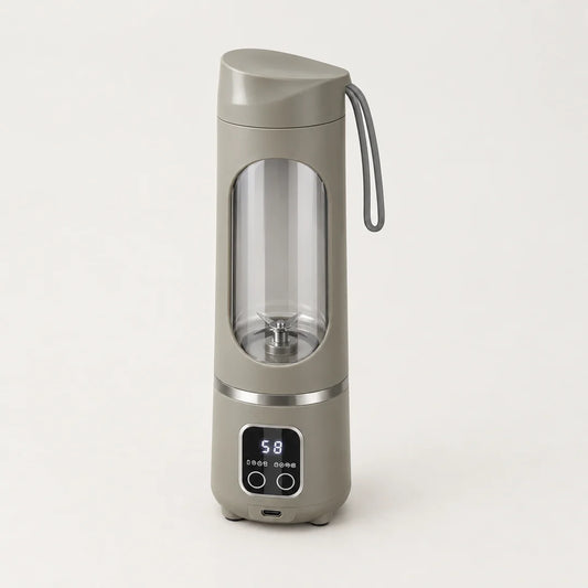 Blender portable vert sauge 450 ml à écran digital, couvercle à dragonne et fenêtre transparente, sur fond clair