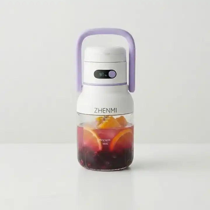 Hachoir blender portable mini électrique pour jus et smoothies en action - Préparation culinaire rapide
