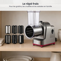 Râpe électrique 250 W rangée sur l'étagère d'un placard de cuisine clair, ses six tambours de coupe alignés à côté