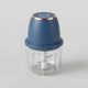 Mini hachoir électrique multifonction 350ml rechargeable USB bleu en situation d'utilisation