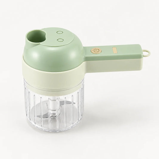 Hachoir électrique 4 en 1 sans fil vert pâle à longue poignée et bouton doré, bol transparent strié, sur fond blanc cassé