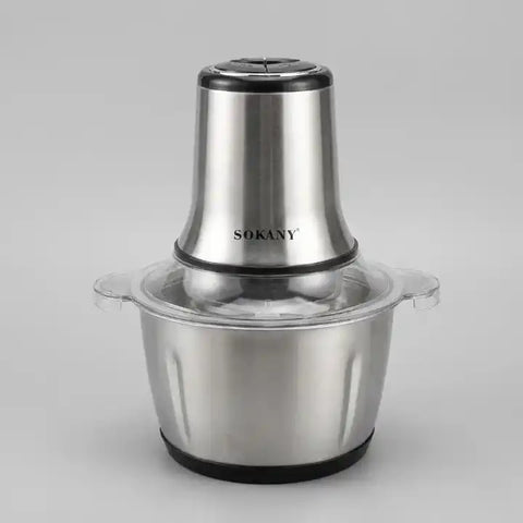 Hachoir électrique 800W bol inox 3L avec 6 lames en situation d'utilisation