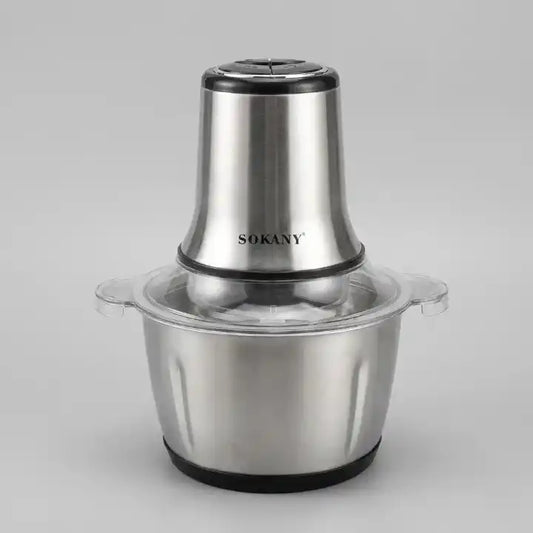 Hachoir électrique 800W bol inox 3L avec 6 lames en situation d'utilisation