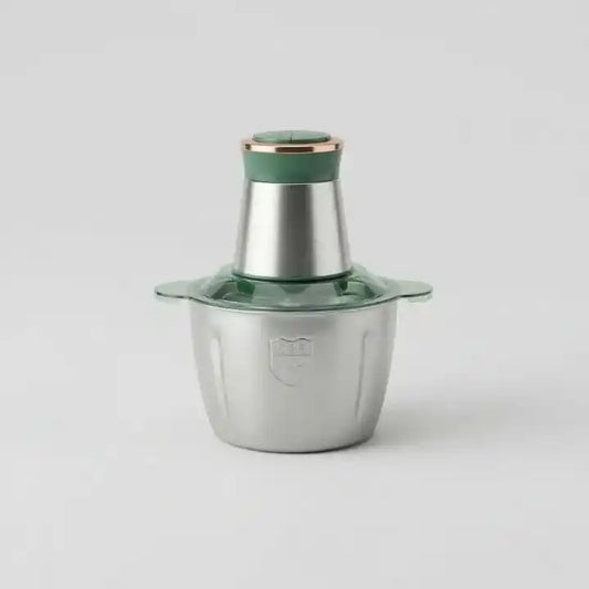 hachoir électrique en inox présenté dans un fond sobre et uniforme