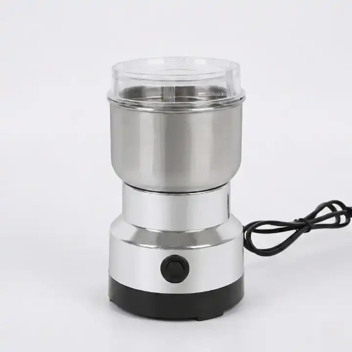 Hachoir électrique inox compact 300 ml en situation d'utilisation