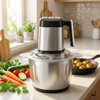 Hachoir électrique inox 3 L, 3 vitesses, verrou de sécurité, en situation dans la cuisine