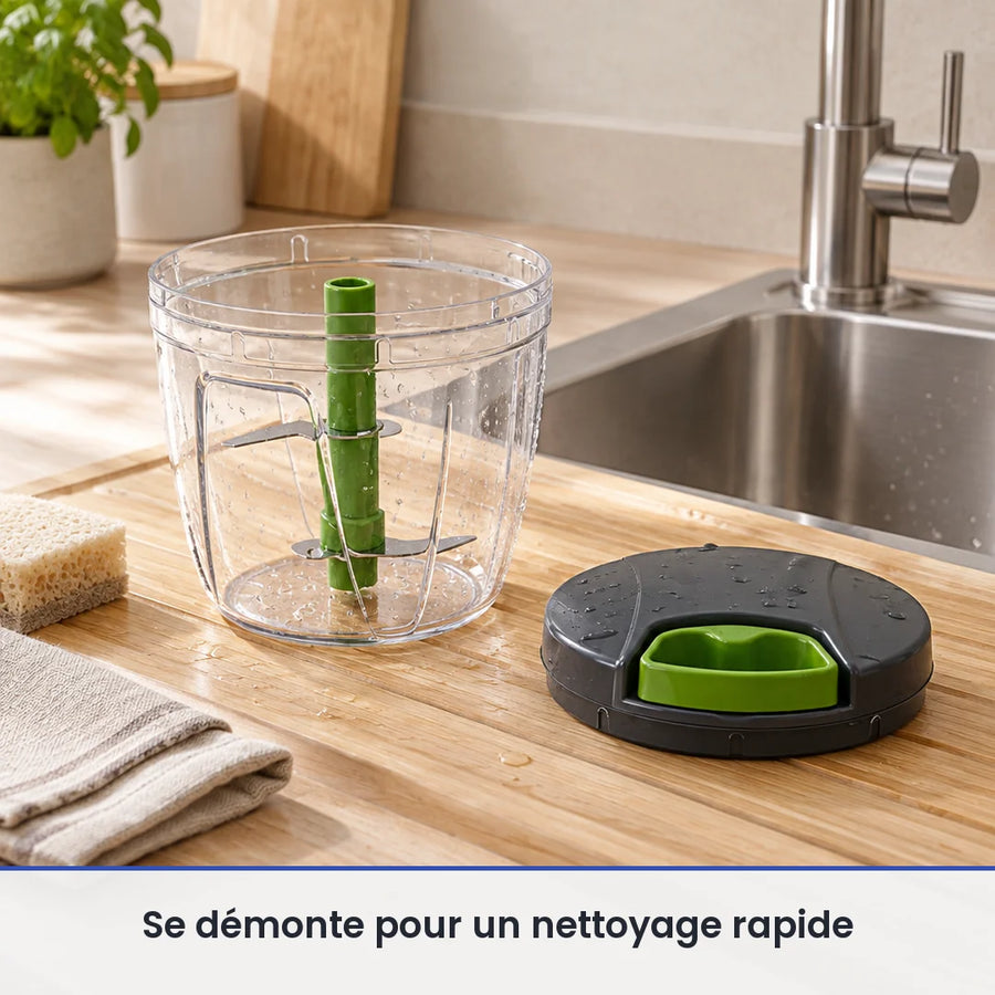 Bol transparent et axe vert du hachoir à ficelle 1 000 ml lavés sur un égouttoir près de l'évier, couvercle au sec