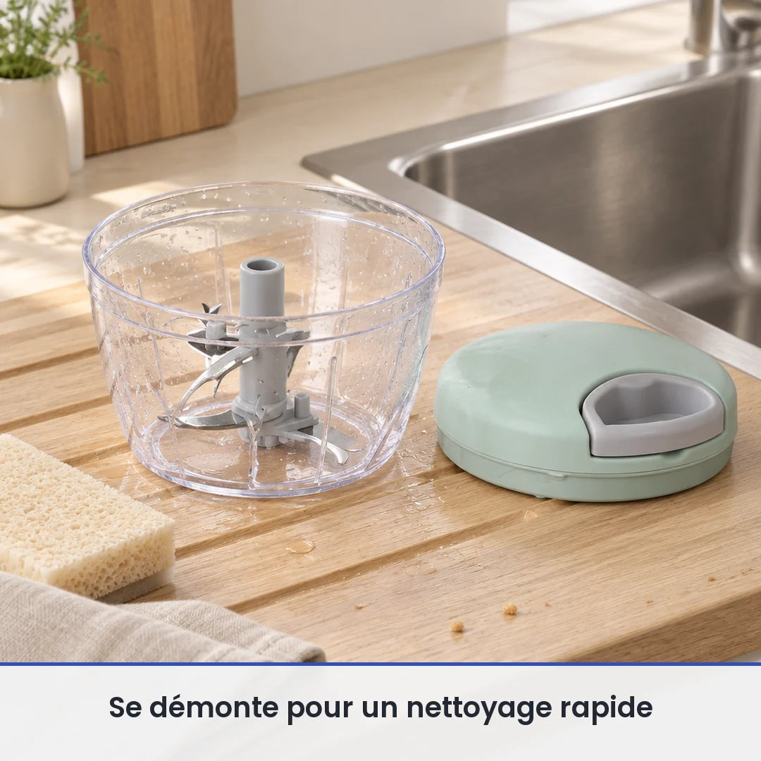 Bol transparent et axe à lames du hachoir à ficelle vert menthe lavés sur un égouttoir, couvercle posé au sec