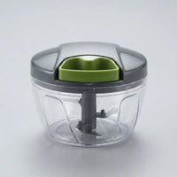 Hachoir manuel à ficelle 600/1000 ml pour légumes et ail en action - Préparation culinaire rapide