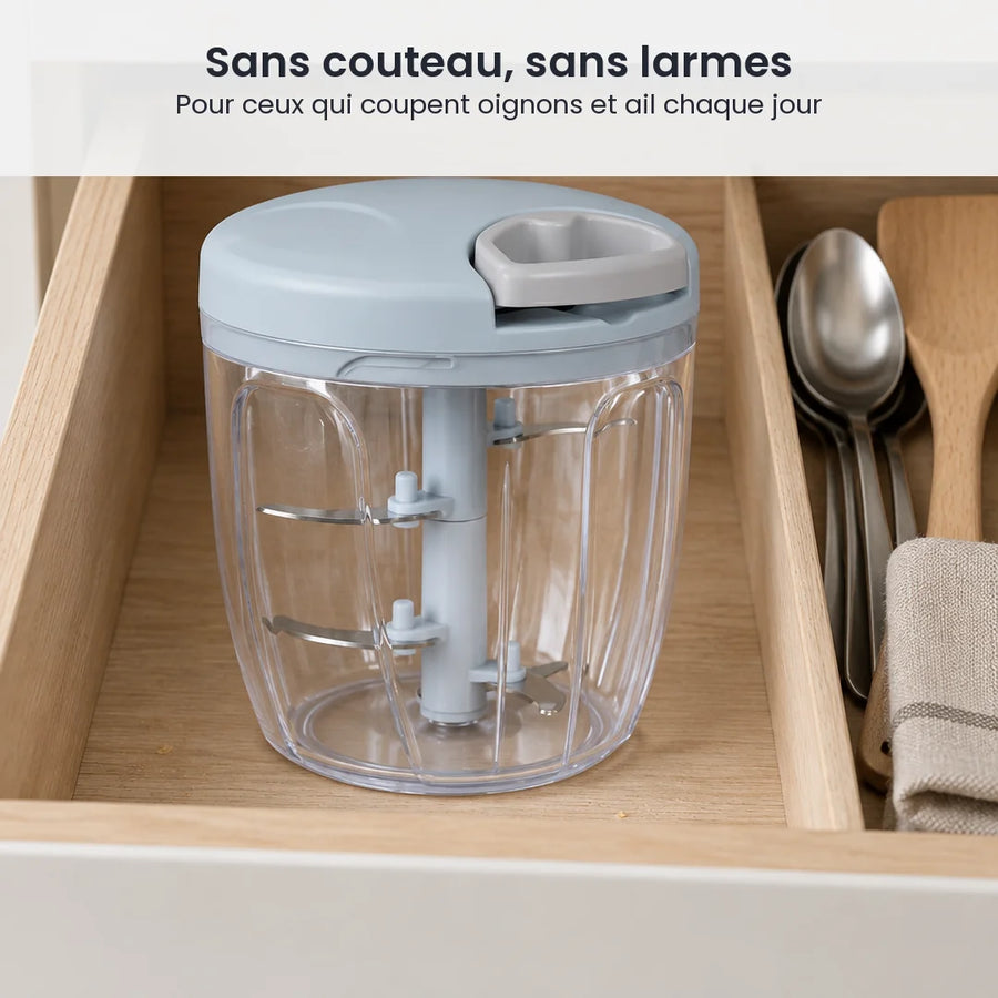 Hachoir manuel à ficelle 900 ml bleu-gris rangé dans un tiroir de cuisine en bois clair, à côté de couverts