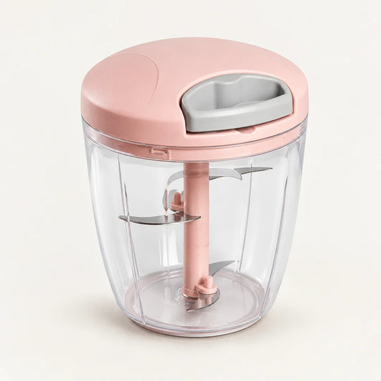Hachoir manuel à ficelle 900 ml avec couvercle rose poudré, poignée grise et grand bol transparent, sur fond blanc cassé