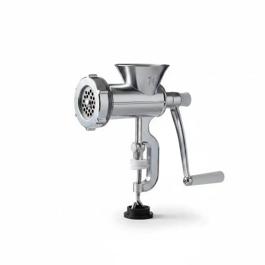 Hachoir manuel à viande n°10 en inox chromé avec manivelle à poignée blanche et fixation par pince, sur fond blanc