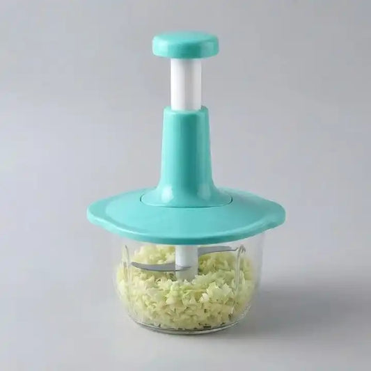 Hachoir manuel presse vertical 1,5 L pour légumes, oignons et ail en situation d'utilisation