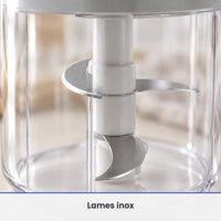 Gros plan sur les lames inox du hachoir manuel rotatif 400 ml, vues à travers le bol transparent