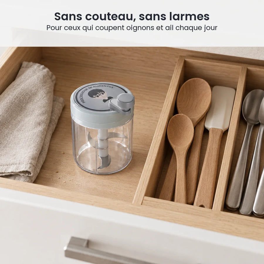 Hachoir manuel rotatif 400 ml à couvercle gris bleuté rangé dans un tiroir de cuisine en bois clair
