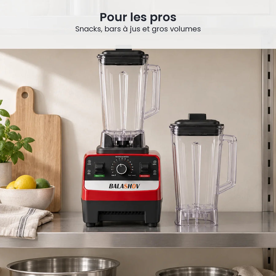 Blender professionnel BALASHOV 2000W rangé sur une étagère en inox, son second bol de 2 L posé juste à côté