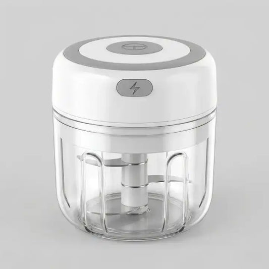 Mini hachoir électrique blanc 30W 250 ml plastique en situation d'utilisation