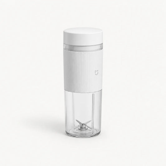 Mini hachoir électrique portable MIJIA 300 ml blanc à bol transparent, vu de trois quarts sur fond blanc cassé