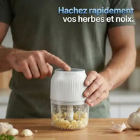 Mini hachoir électrique USB 250 ml – 3 lames inox sans fil — vue arrière
