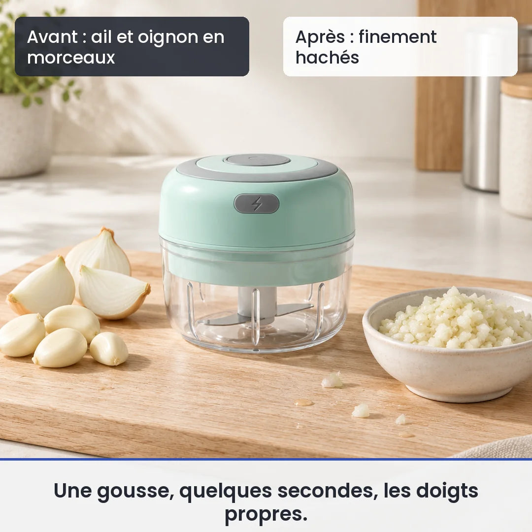 Avant/après avec le mini hachoir électrique vert 30W 100 ml plastique : ail et oignon en morceaux, puis finement hachés