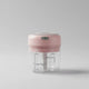 Mini hachoir électrique rose 30W 250 ml plastique en situation d'utilisation