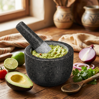Petit mortier et pilon en granit 100 ml, en situation dans la cuisine