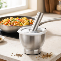Mortier et pilon inox 304, base antidérapante, en situation dans la cuisine