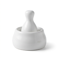 Mortier et pilon en céramique blanche, vue produit sur fond blanc