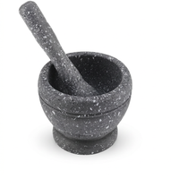 Mortier et pilon léger pour ail, herbes et épices, vue produit sur fond blanc