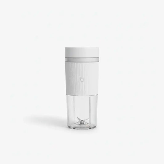 Mini hachoir électrique portable MIJIA 300 ml en situation d'utilisation
